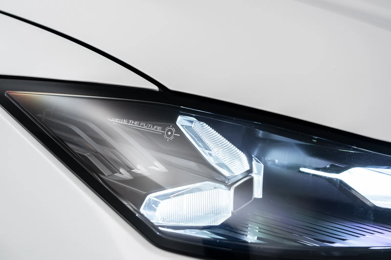 Deepal S07 - detal przedniego reflektora LED